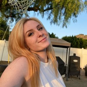 Meet your Posher, Caitlinn